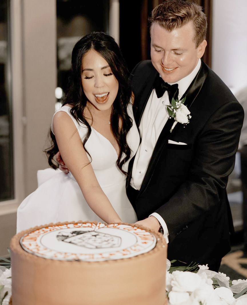 Elliott mason wedding daisy mason cutting cake